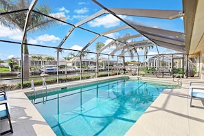 Casa, várias camas (Waterfront home with pool and western) | Piscina | Piscina aquecida