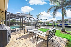 独立别墅, 多张床 (Waterfront home with pool and western) | 住宿场地