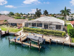 Casa, varias camas (Stylish waterfront home with pool and) | Exterior