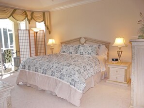 ハウス ベッド (複数台) (1279 Balboa Court) | アイロン / アイロン台、WiFi (無料)、ベッドシーツ