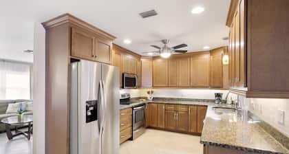 Centrally Located Pet-friendly Home With spa and Pool