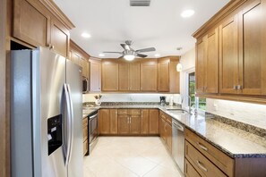 Maison, Plusieurs lits (Centrally located pet-friendly home w) | Cuisine privée | Un four