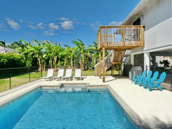 Hus, flere senger (West-facing home with pool and 2nd fl) | Basseng | Et oppvarmet basseng