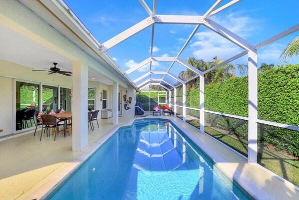 Ferienhaus, Mehrere Betten (Pet-friendly home with pool and steps) | Pool