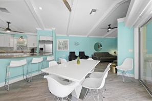 House, Multiple Beds (Private home and guesthouse with cour) | Dining