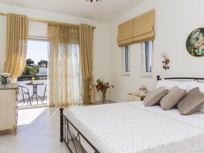 4 bedrooms, in-room safe, iron/ironing board, WiFi