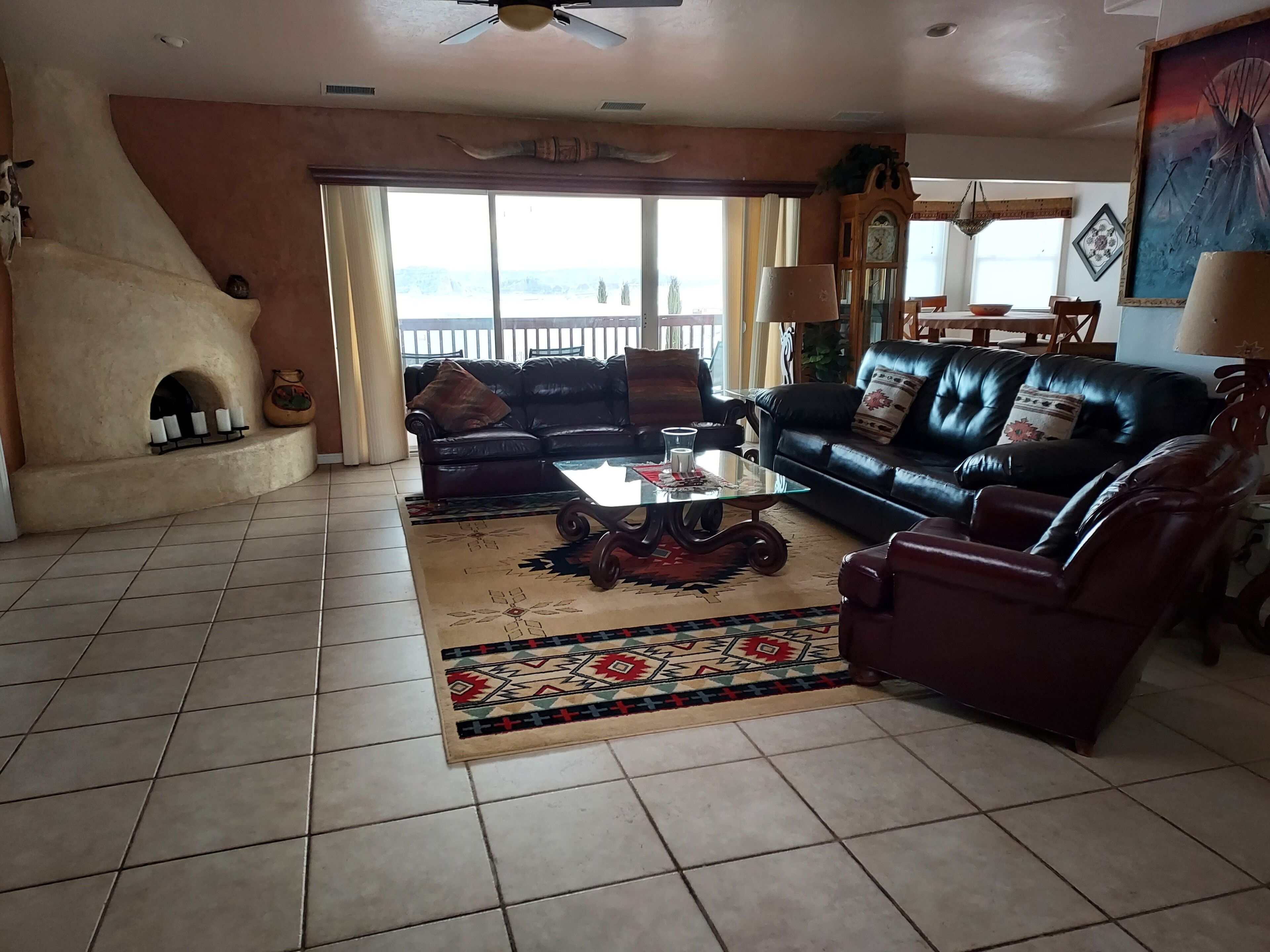 Smart-TV, Kamin, DVD-Player, Tischtennisplatte