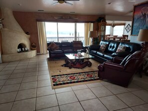 Smart TV, fireplace, DVD player, table tennis