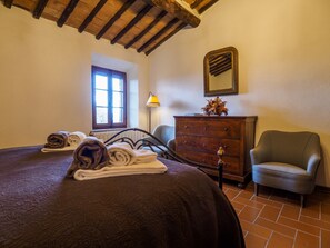 5 bedrooms, iron/ironing board, travel crib, free WiFi
