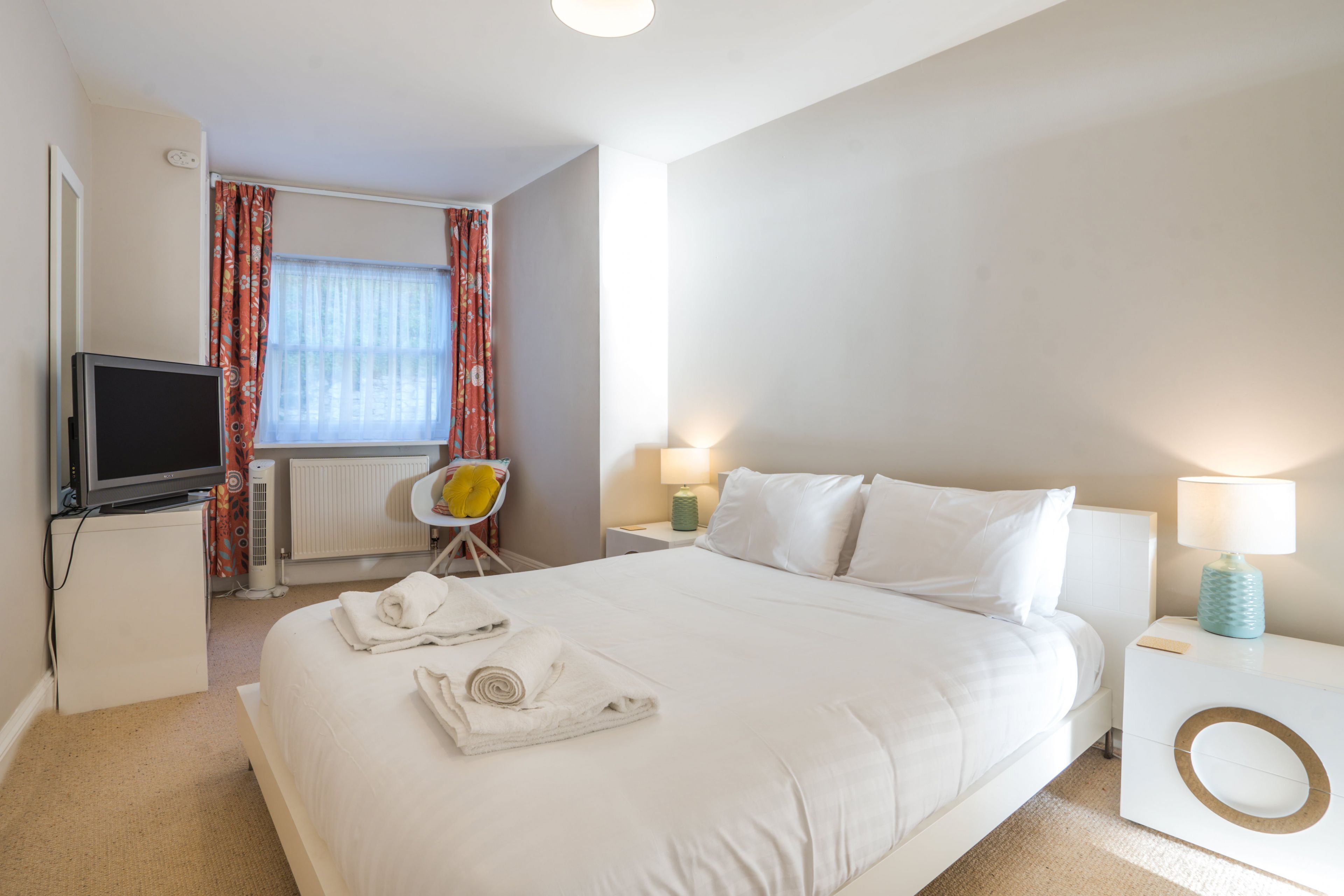 1 bedroom, iron/ironing board, internet, bed sheets