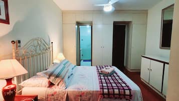 Apartamento | Roupas de cama premium, ferros/tábuas de passar roupa, Wi-Fi de cortesia