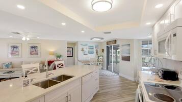 House, Multiple Beds (1268 Balboa Court) | Private kitchen | Blender