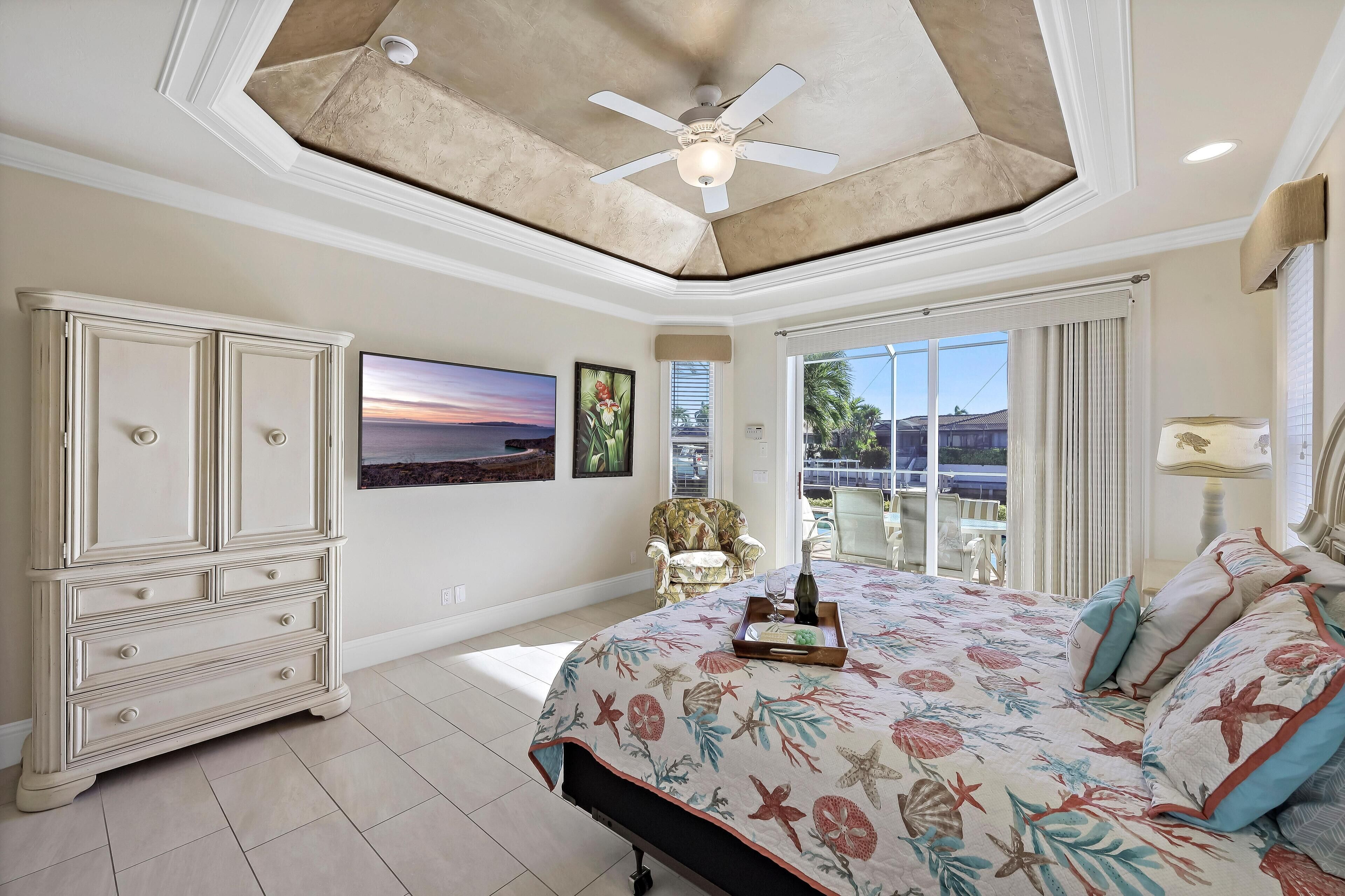 4 bedrooms, bed sheets