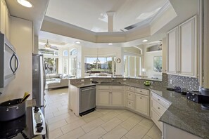 บ้านพัก, หลายเตียง (Pet-friendly waterfront home with hea) | ครั��วส่วนตัว | เตาอบ, เตาปิ้งขนมปัง