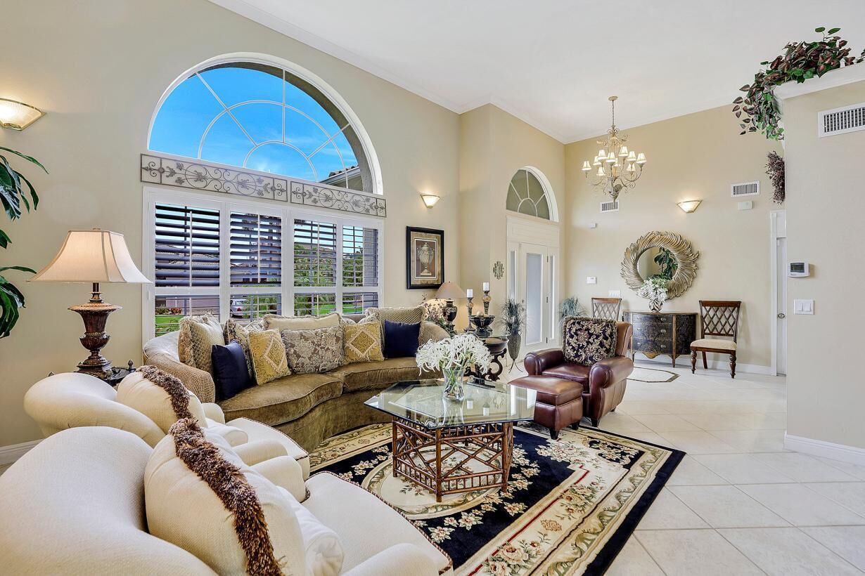 House, Multiple Beds (910 Olive Court) | Living room