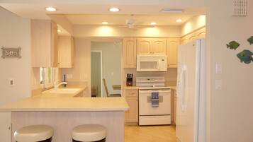 3 bedrooms, bed sheets