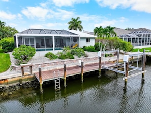 Maison, plusieurs lits (Idyllic waterfront home with pool and) | Extérieur