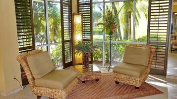Condo, 1 King Bed with Sofa bed (Unmatched beachfront condo with roomy) | Lobby sitting area