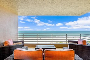 Property grounds - Beachfront Condo With 180-degree Views and Pool (Marco Island)
