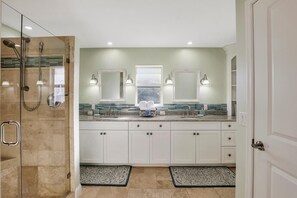Nhà, nhiều giường (581 Spinnaker Drive) | Phòng tắm