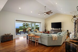 تلفزيون ذكي، مشغل دي في دي، كُتُب، ستيريو