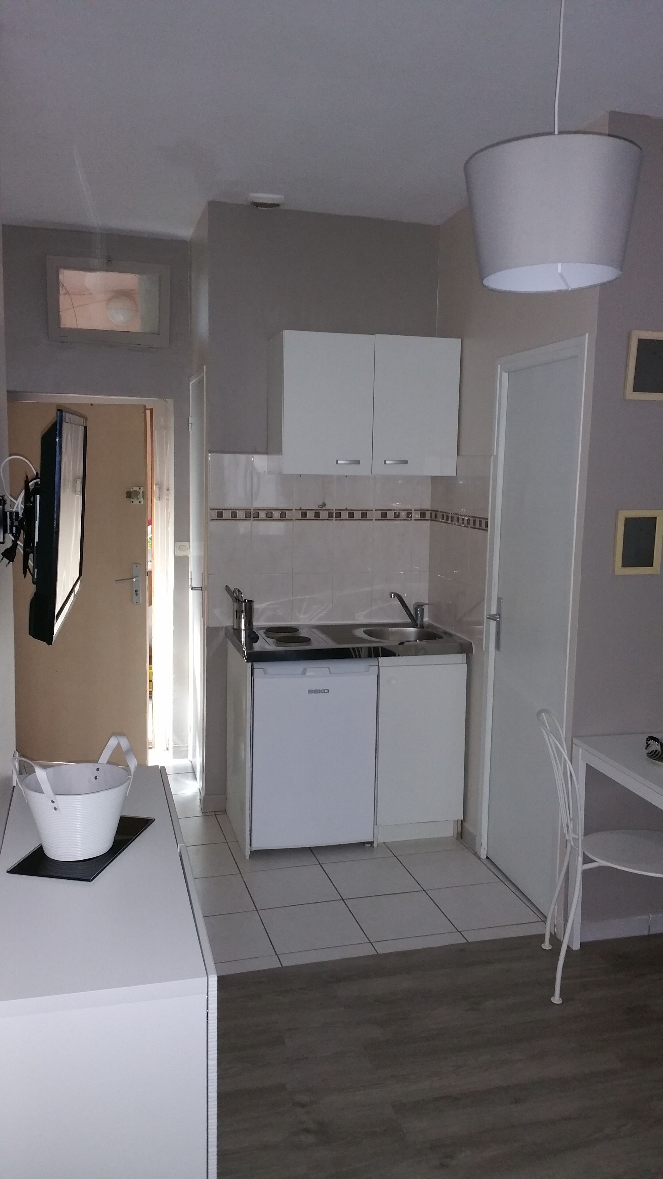 Fridge, stovetop, coffee/tea maker, cookware/dishes/utensils