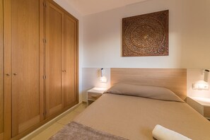 2 dormitorios, tabla de planchar con plancha, wifi gratis y ropa de cama