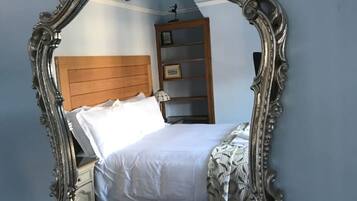 2 bedrooms, desk, iron/ironing board, travel crib