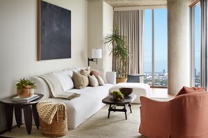 Panoramic One Bedroom Suite | Premium bedding, down comforters, pillowtop beds, minibar