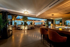 2 间酒吧/酒廊、大堂酒廊、鸡尾酒酒吧