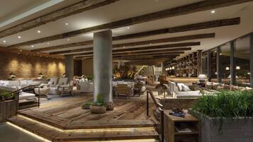 2 bars/lounges, lobby lounge, cocktail bar