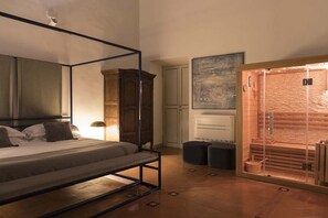 5 bedrooms, in-room safe, iron/ironing board, travel cot