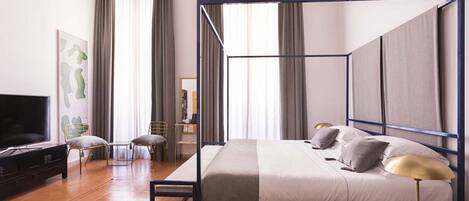 5 bedrooms, WiFi, bed sheets