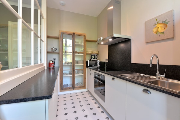 Frigorífic, microones, forn i placa de cuina