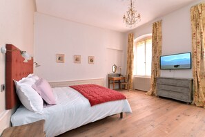 2 bedrooms, desk, iron/ironing board, travel crib