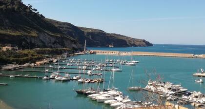 LOMAKOTI 6/7-ISTUMET MEREN ETU