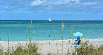 Gulf side condo be on the beach in minutes!