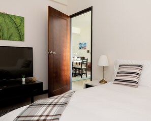 4 bedrooms, desk, iron/ironing board, travel crib