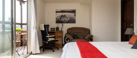 4 bedrooms, desk, iron/ironing board, travel cot