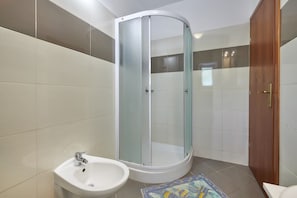 Shower, towels