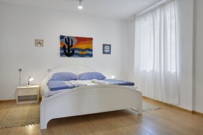 1 bedroom, WiFi, bed sheets