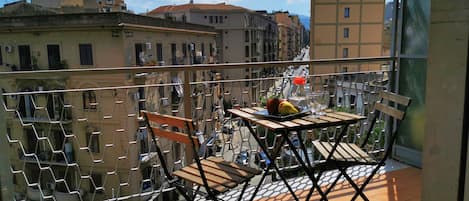 Chambre Triple Design, salle de bains attenante, vue ville (Flavia) | Vue depuis le balcon