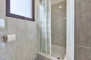 Shower, towels