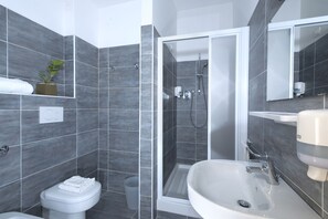 Dusche, Regendusche, Haartrockner, Bidet