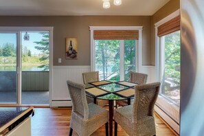 Dining - Waterfront condo - just minutes from downtown Sandpoint w/ a free boat slip (Sandpoint)