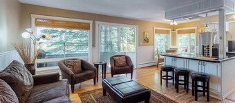 Waterfront condo - just minutes from downtown Sandpoint w/ a free boat slip