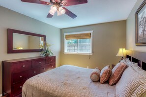 2 bedrooms, Internet, bed sheets - Waterfront condo - just minutes from downtown Sandpoint w/ a free boat slip (Sandpoint)