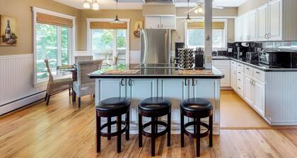 Waterfront condo - just minutes from downtown Sandpoint w/ a free boat slip