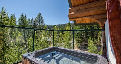 Casa de troncos remodelada en Schweitzer Mountain con bañera de hidromasaje privada - 1/2 milla a los ascensores