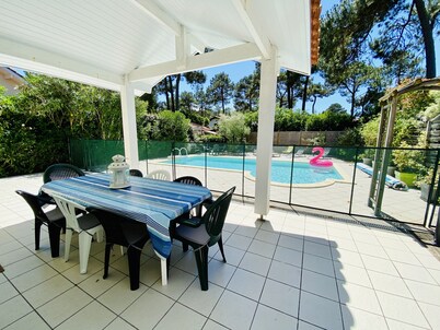 Superbe Villa avec piscine dans secteur calme (058)